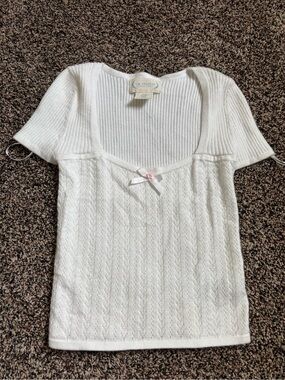 La Regale Cream Short-Sleeve Scoop Neck Knit Top with Bow Accent